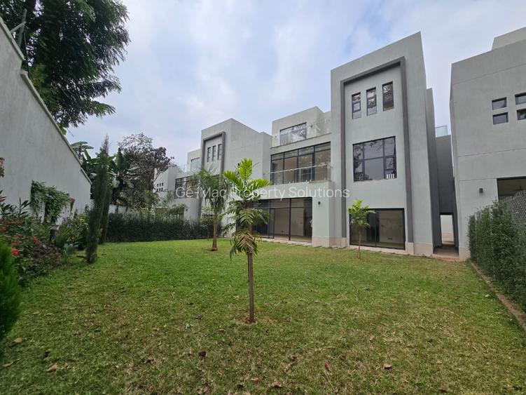 5 Bed House with Garden in Lavington