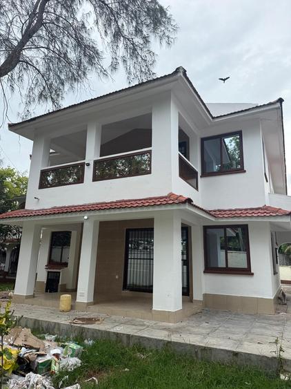 5 Bed Townhouse with En Suite in Nyali Area 5 Bed Townhouse with En Suite in Nyali Area