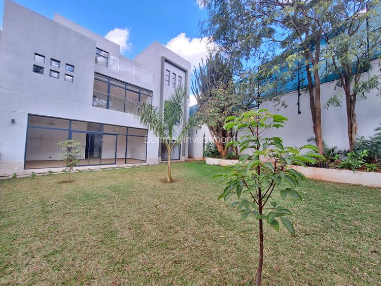 5 Bed Townhouse with En Suite at The Heart Of Lavington.