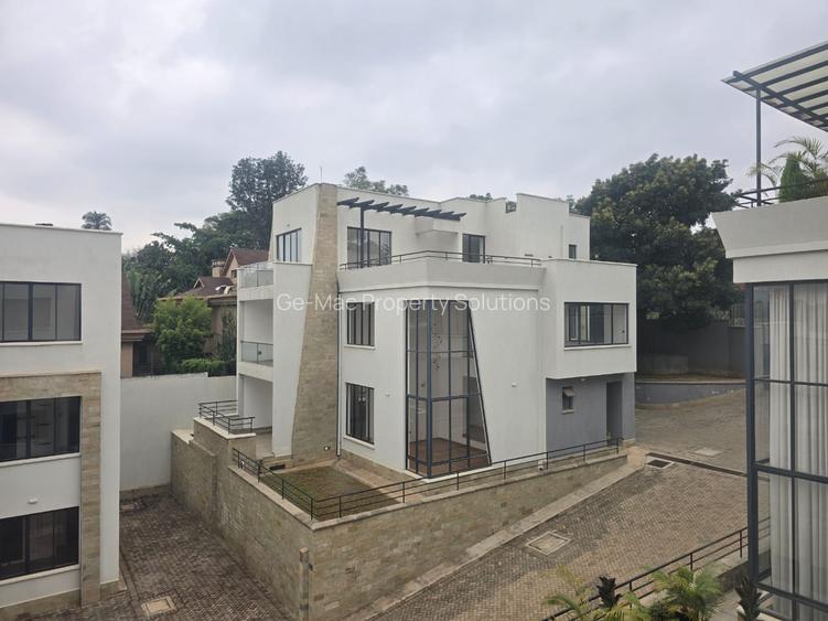 5 Bed House with En Suite in Lavington