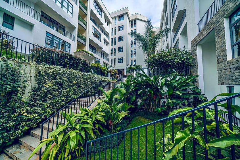 Serviced 2 Bed Apartment with En Suite in Spring Valley