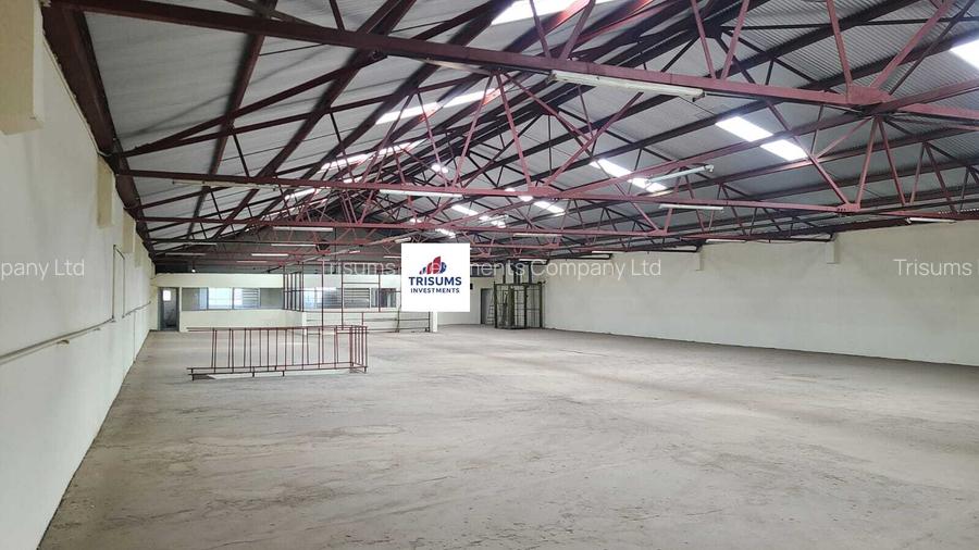 12,000 ft² Warehouse with Fibre Internet in Industrial Area