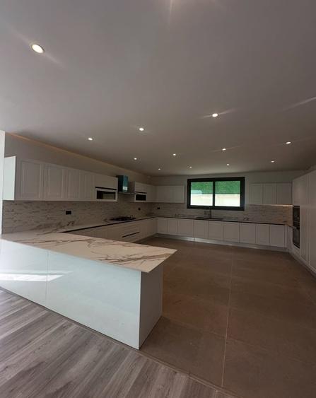 5 Bed Villa with En Suite in Lavington - Поглед 2