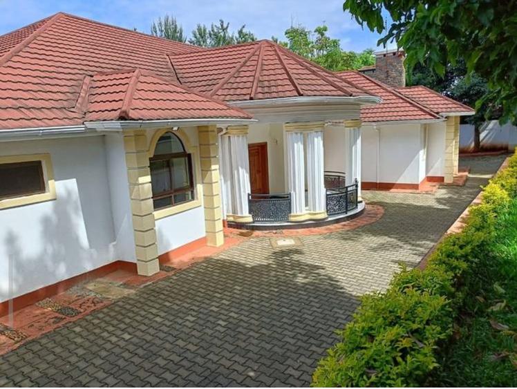 4 Bed House with En Suite in Runda