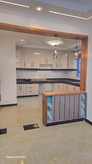 4 Bed House with En Suite at Riversidedrive - Mehr