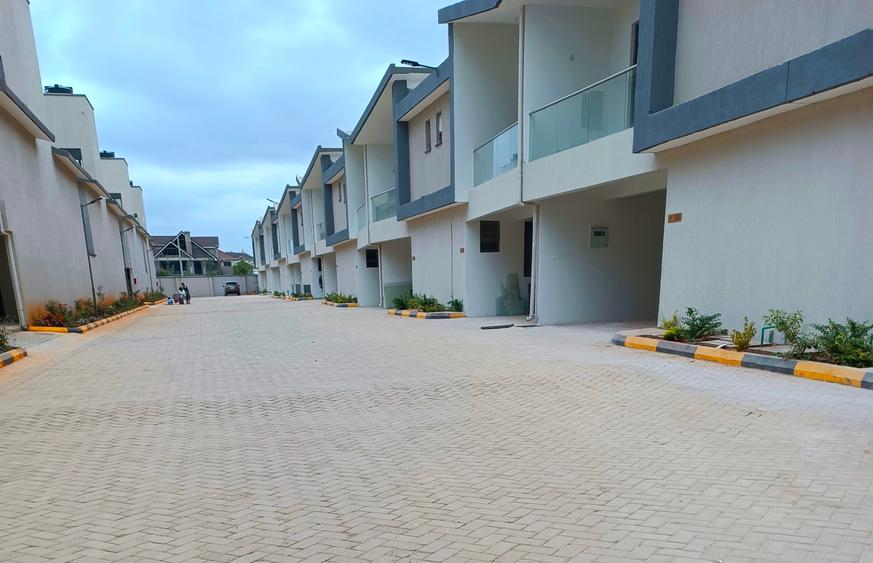 4 Bed Townhouse with En Suite at Near Gateway Mall