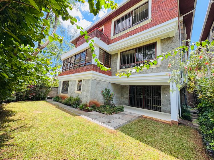 5 Bed Townhouse with Swimming Pool at Spring Valley