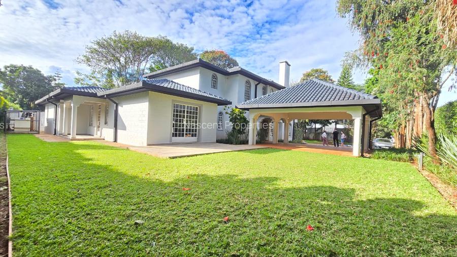 5 Bed House with En Suite in Runda