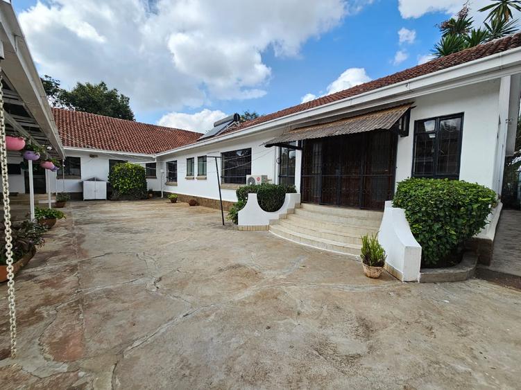 5 Bed House with En Suite in Runda