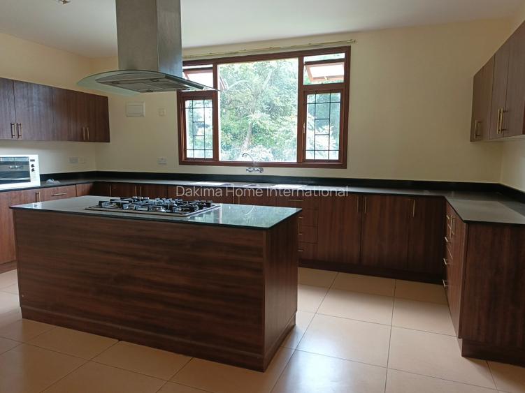 4 Bed Apartment with En Suite in Riverside