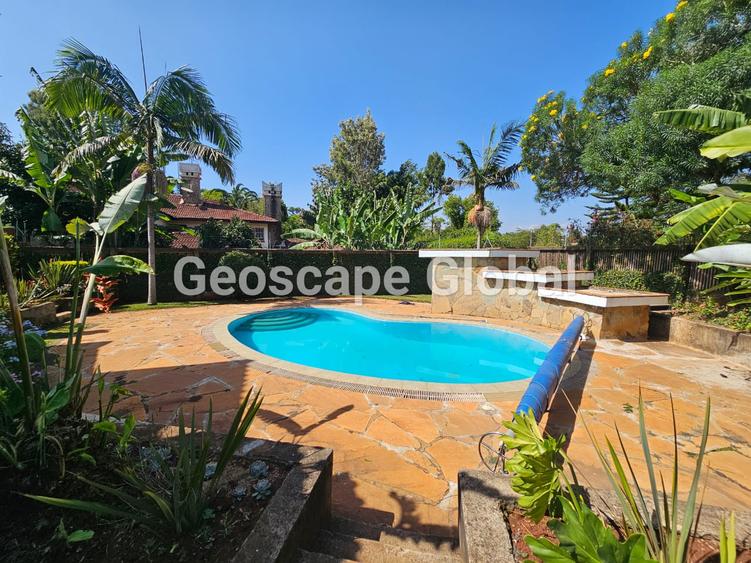5 Bed House with En Suite in Runda