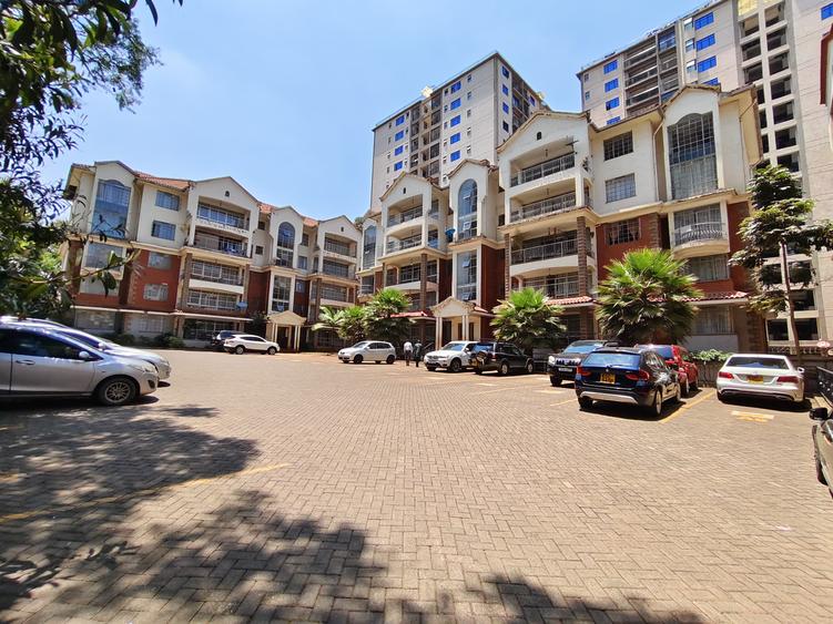 3 Bed Apartment with En Suite at Off Dennis Split 3 Bed Apartment with En Suite at Off Dennis Split