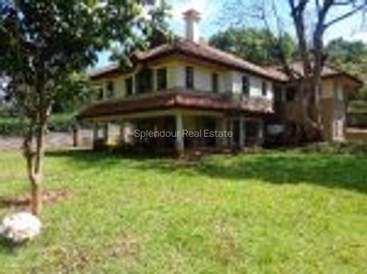 5 Bed Villa with En Suite in Rosslyn