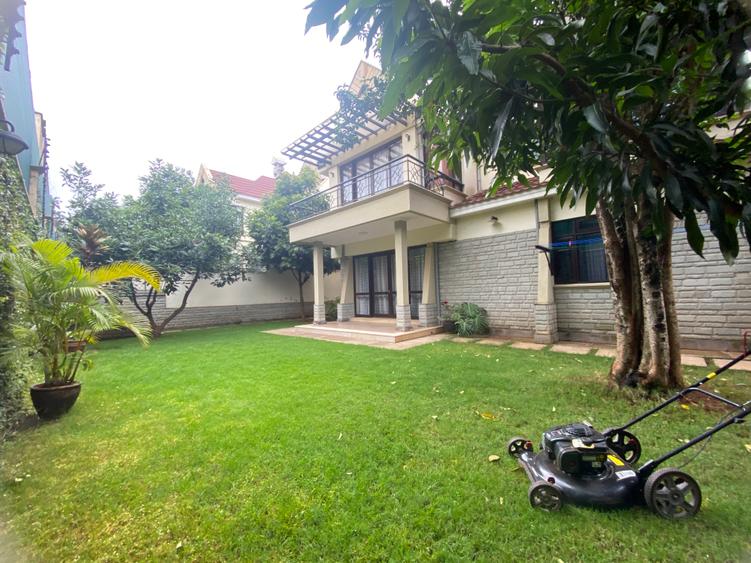 5 Bed Townhouse with En Suite in Lavington