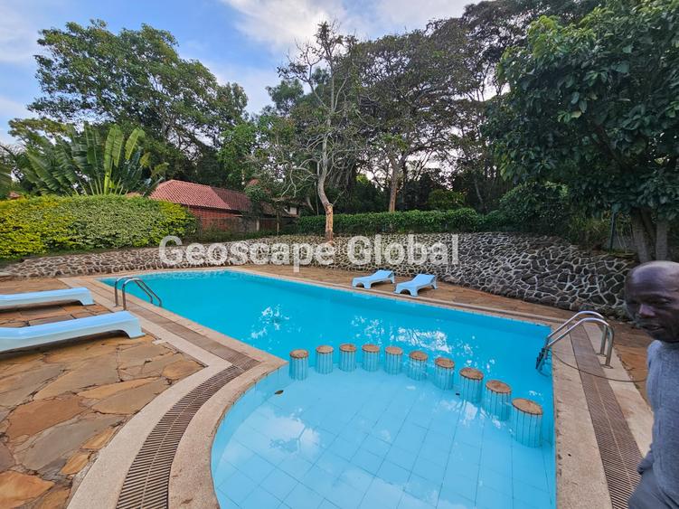 5 Bed Villa with En Suite in Rosslyn