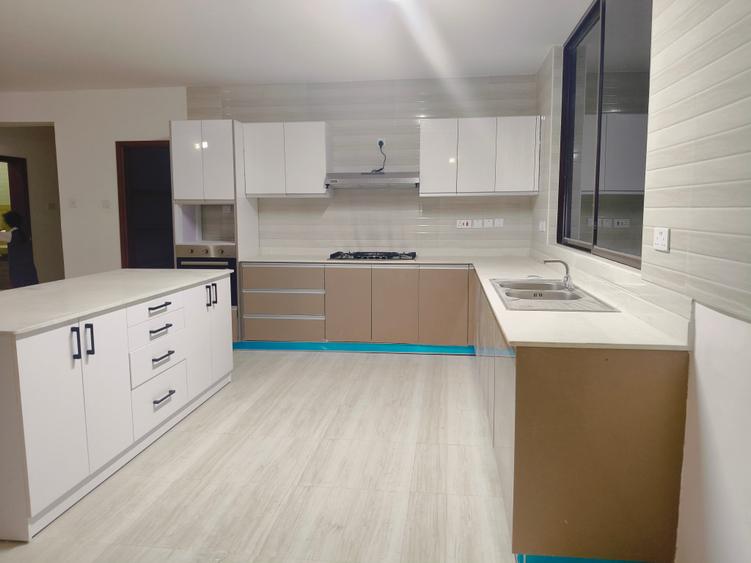 4 bed apartment with en suite at parklands