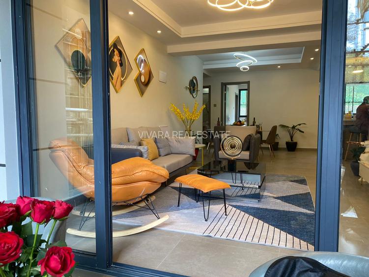 2 Bed Apartment with Swimming Pool in Riverside