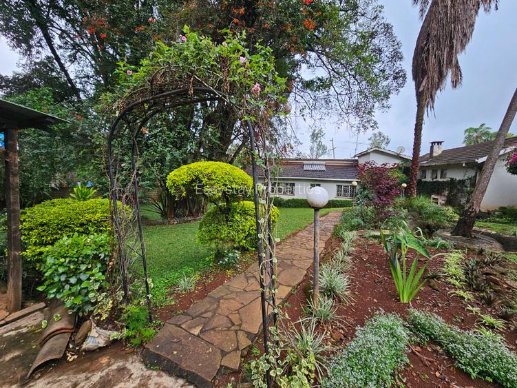 Commercial Property with Parking in Thigiri