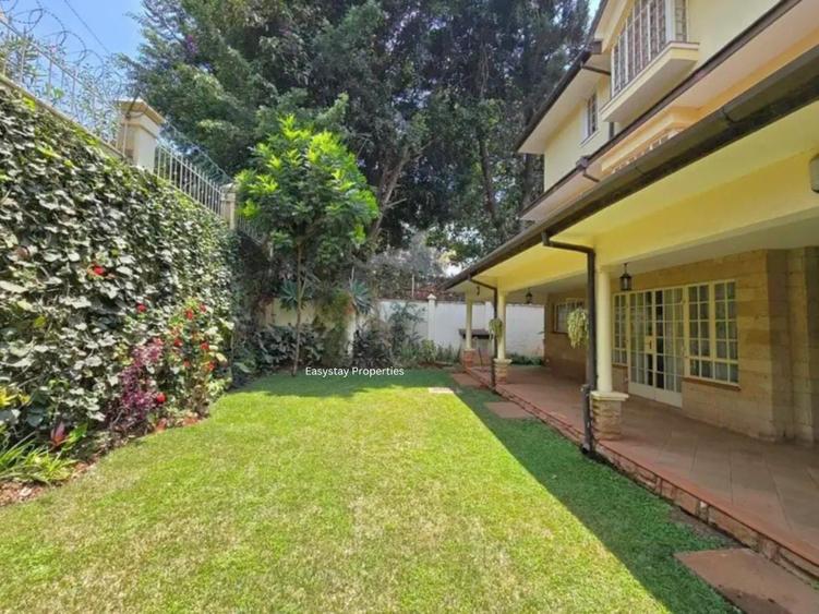 5 Bed Villa with En Suite in Lavington