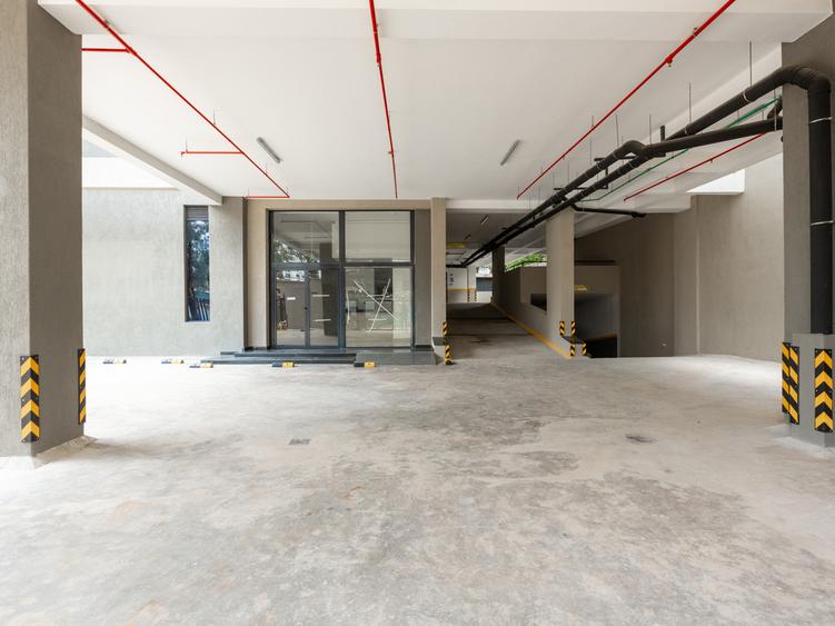 2,795 ft² Office with Backup Generator at George Padmore Rd - Ansicht 4