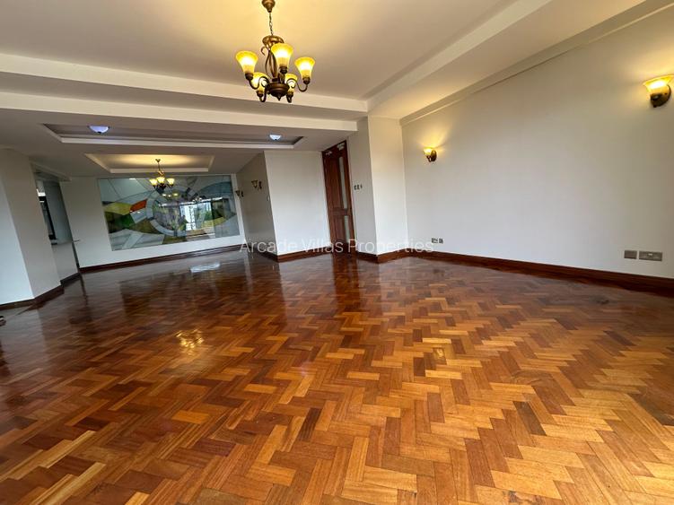 3 Bed Apartment with Swimming Pool in Riverside