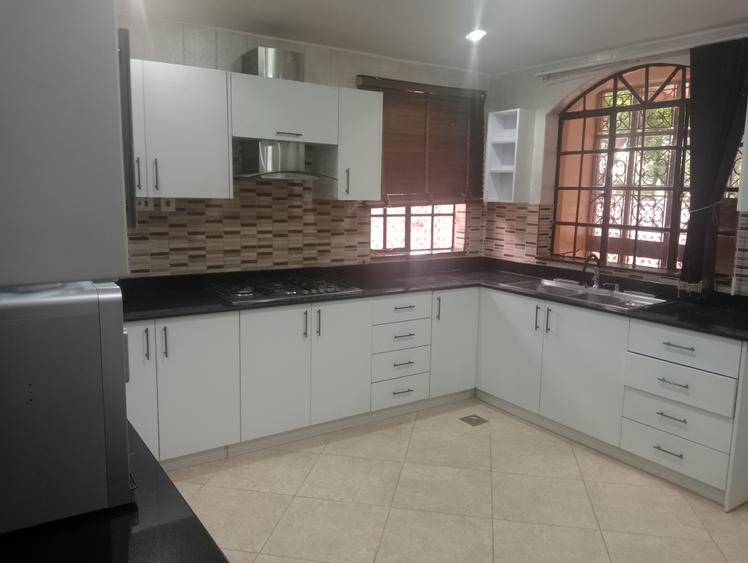 4 Bed House with En Suite at Runda