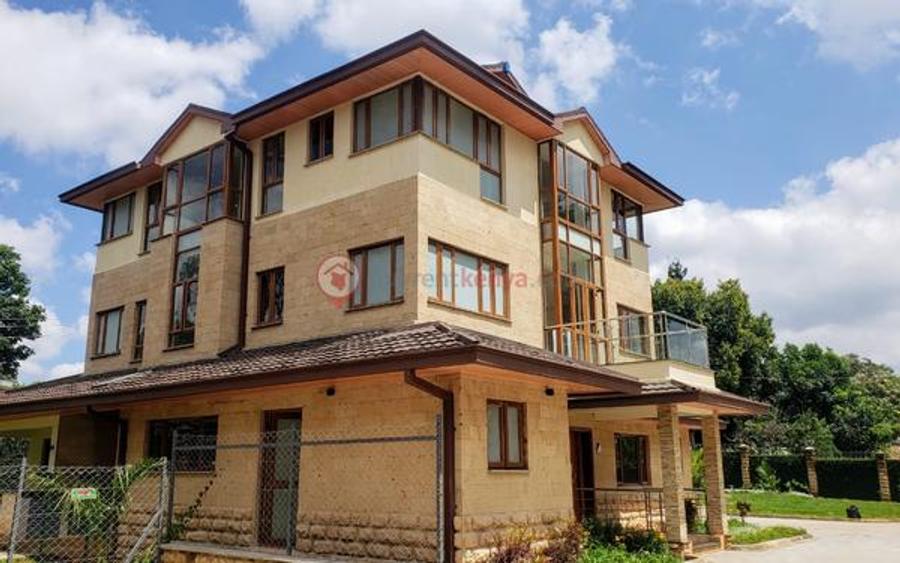 5 Bed House with En Suite at Lavington