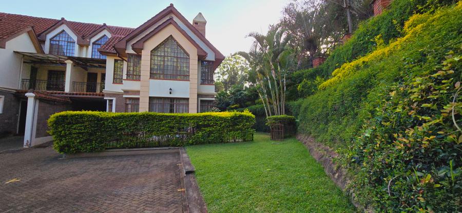 5 Bed Townhouse with En Suite at Off Convent Drive