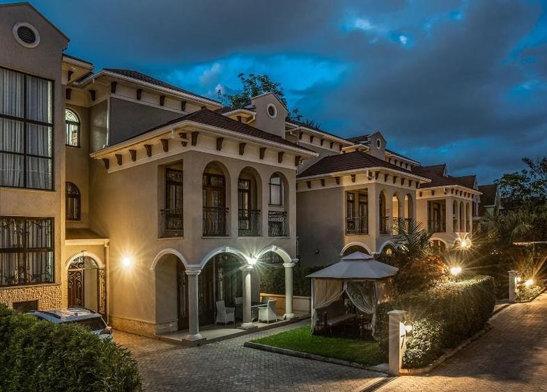 5 Bed House with En Suite in Lavington 5 Bed House with En Suite in Lavington