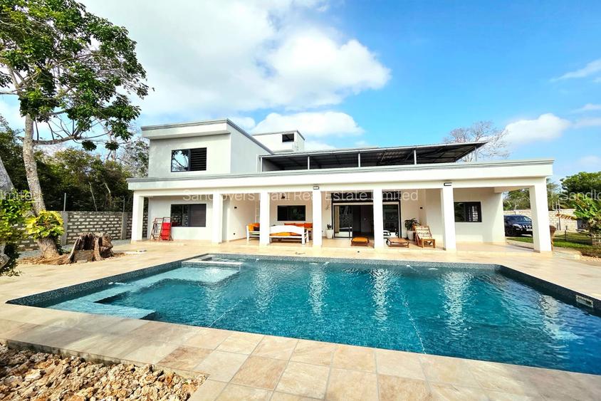 5 Bed Villa with En Suite in Diani