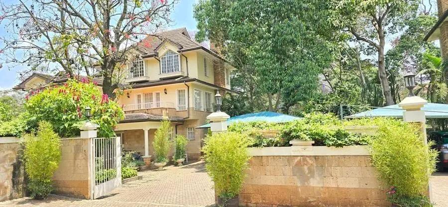 5 Bed Townhouse with En Suite at Lavington Green