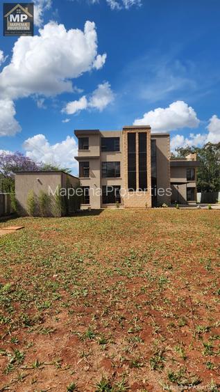 6 Bed Villa with En Suite at Mukoma
