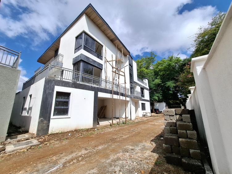 5 Bed House with En Suite at 00502