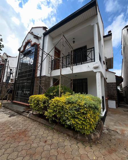4 Bed Townhouse with En Suite in Lavington 4 Bed Townhouse with En Suite in Lavington