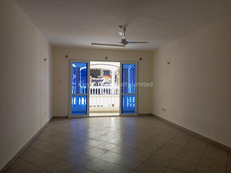 Serviced 3 Bed Apartment with En Suite at Beach Road