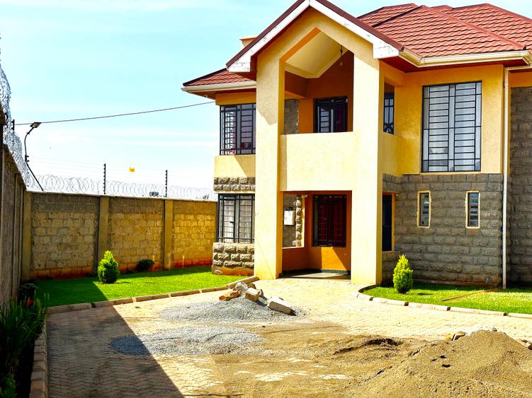 3 Bed Townhouse with En Suite at Ondiri