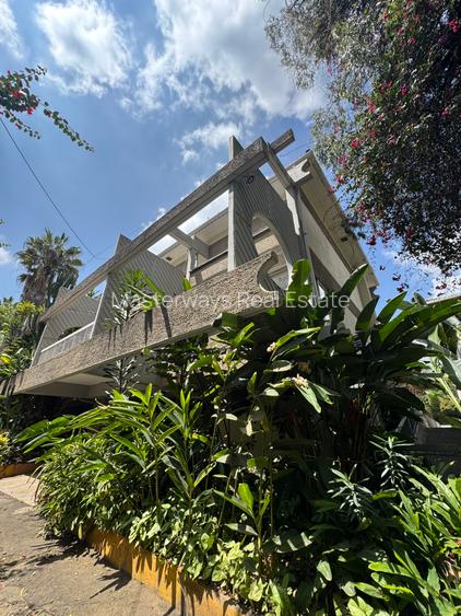 3 Bed Townhouse with En Suite in Lavington