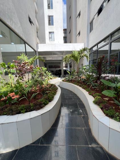 1 Bed Apartment with Swimming Pool in Kilimani