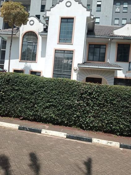5 Bed Townhouse with En Suite in Lavington 5 Bed Townhouse with En Suite in Lavington