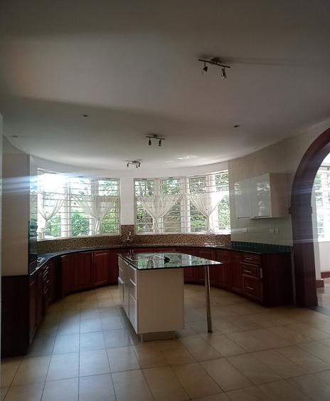 6 Bed House at Rosslyn Lone Tree - Więcej