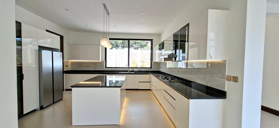 6 Bed House with En Suite at Off Peponi Road - Aanzicht 6