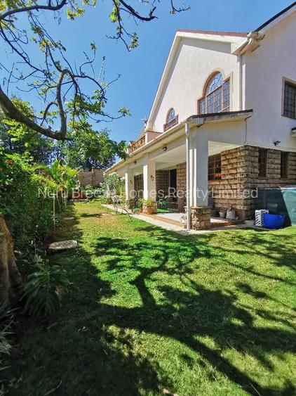 4 Bed Townhouse with En Suite in Rosslyn