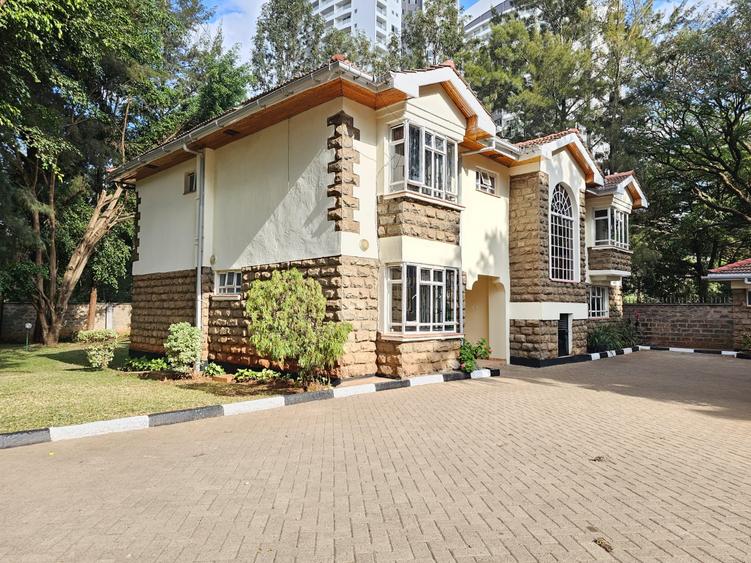 5 Bed House with En Suite in Lavington