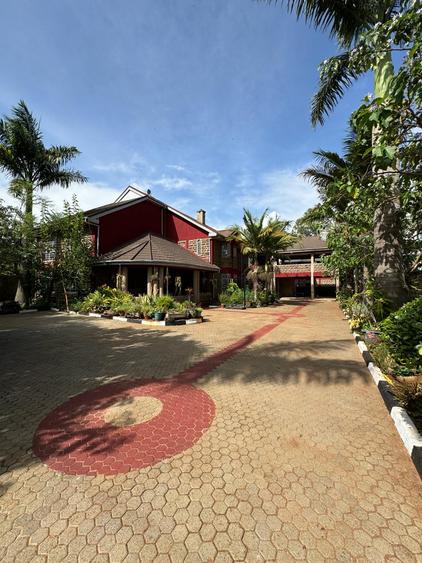 5 Bed House with En Suite in Runda