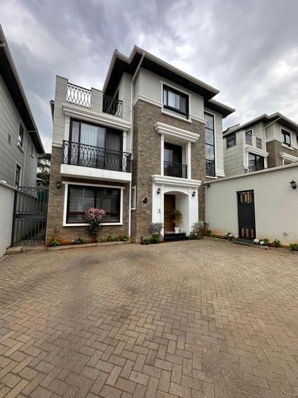 5 Bed Townhouse with En Suite in Westlands Area