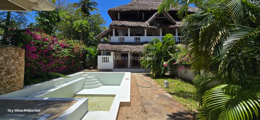 3 Bed Villa with En Suite at Garoda