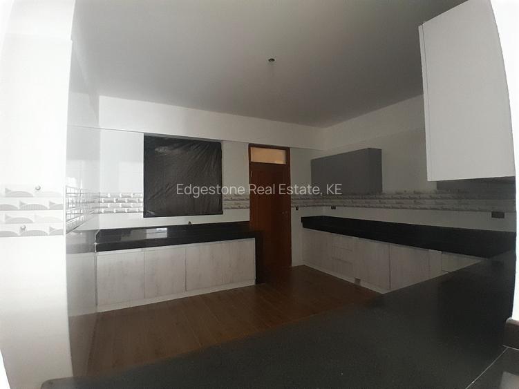 3 Bed Apartment with En Suite in Tudor