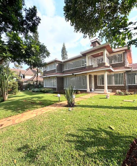 5 Bed House with En Suite in Runda