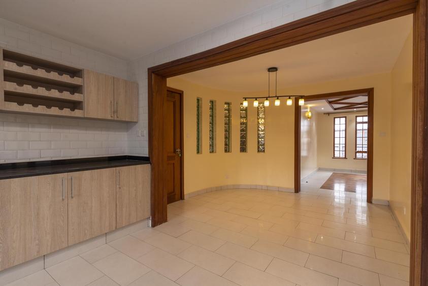 5 Bed House with En Suite in Karen - Vue 5