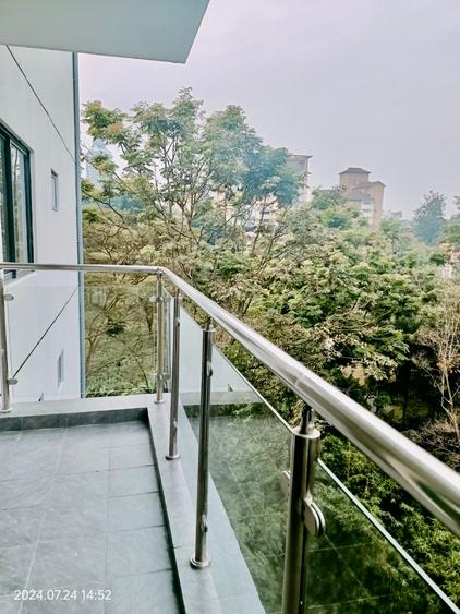 2 bed apartment with gym at riverside drive